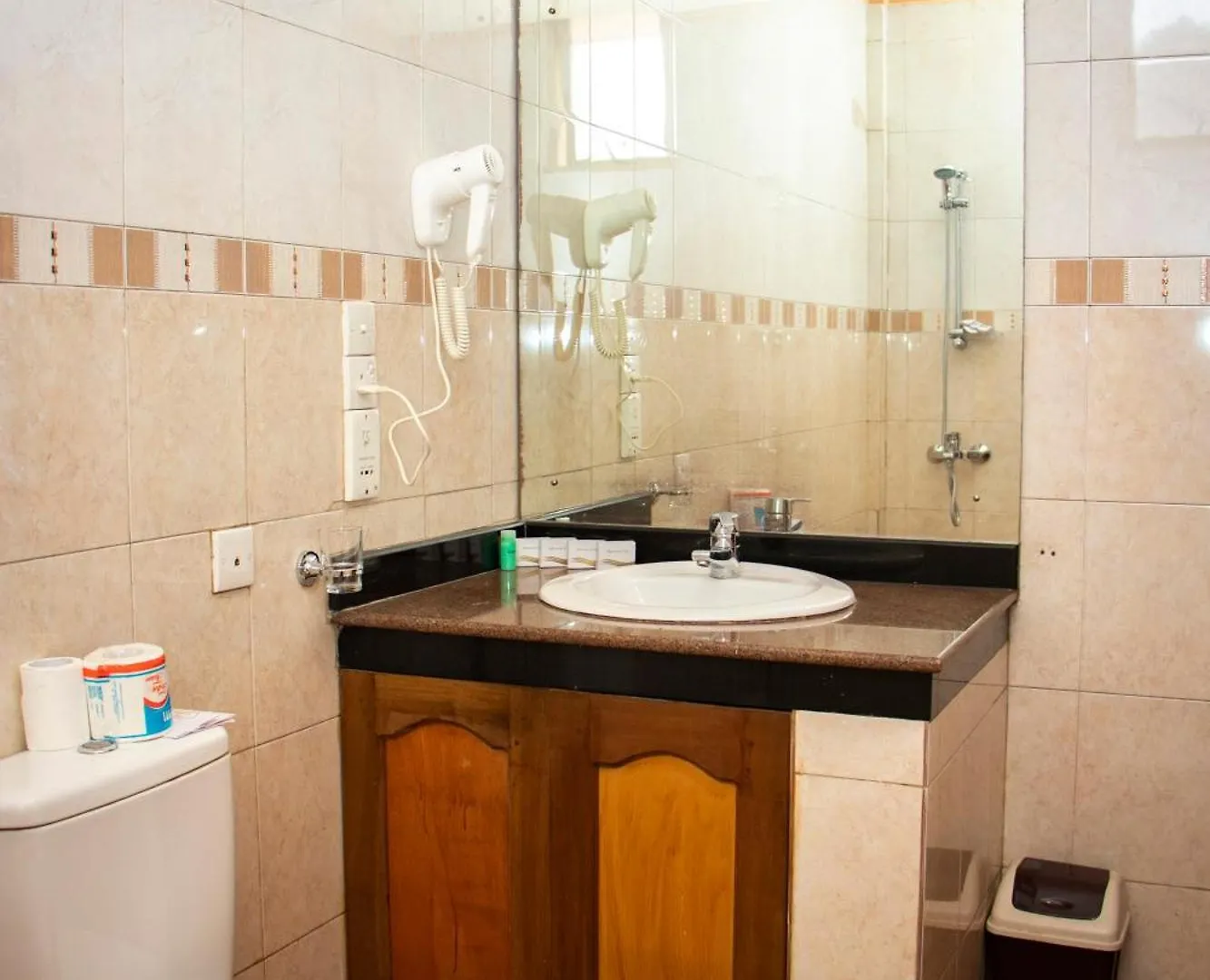 Hotel Lakefield Kandy 3*,